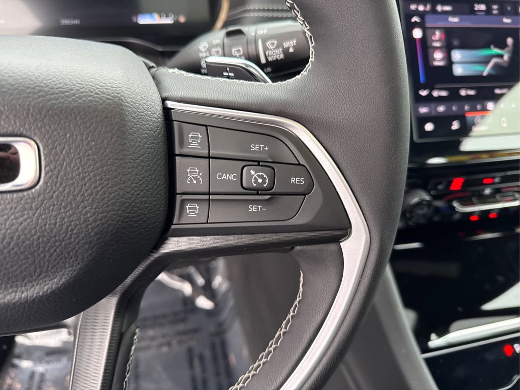 Used 2025 Jeep Grand Cherokee L Laredo w/ Luxury Tech Group I image 27