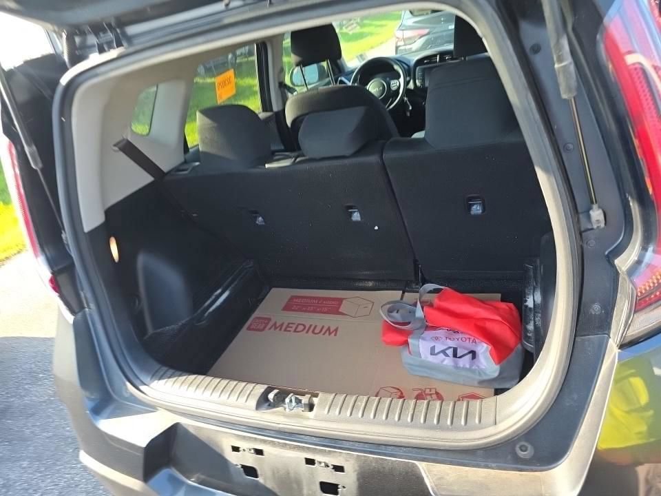 Used 2023 Kia Soul LX w/ Option Group 015 FWD image 9