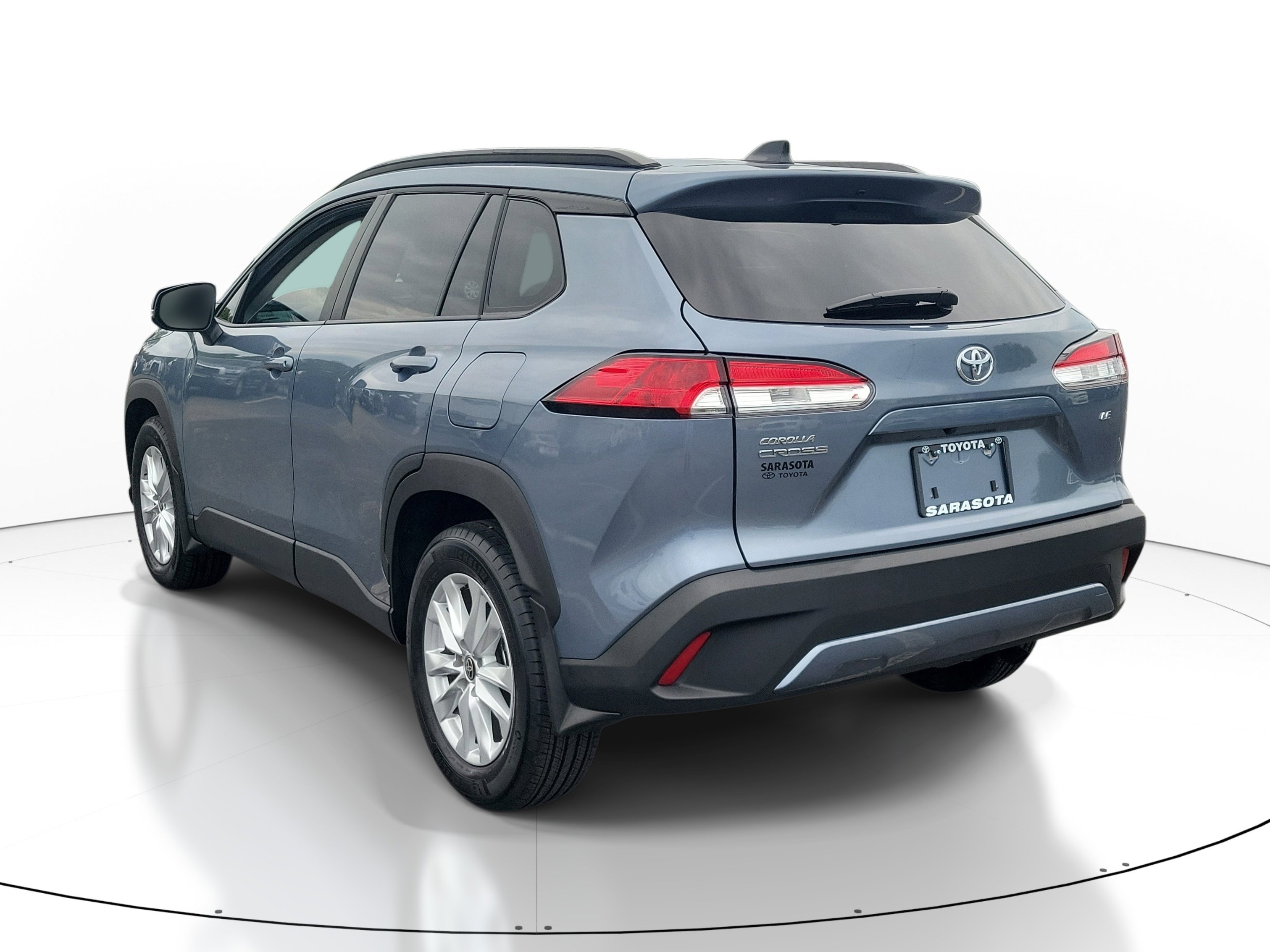 Used 2025 Toyota Corolla Cross LE FWD image 4