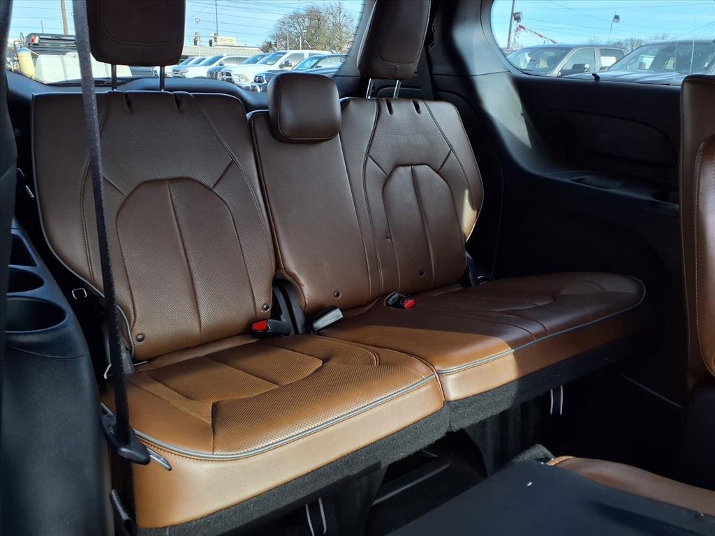 Used 2021 Chrysler Pacifica Limited w/ Uconnect Theater Family Group image 19