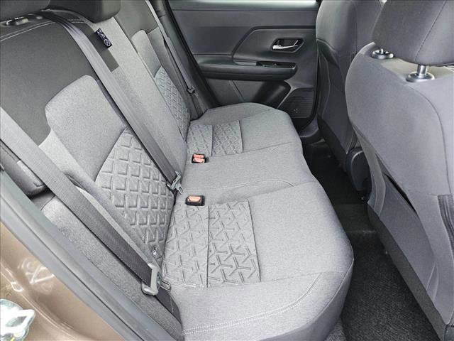 Used 2025 Nissan Kicks SV image 18