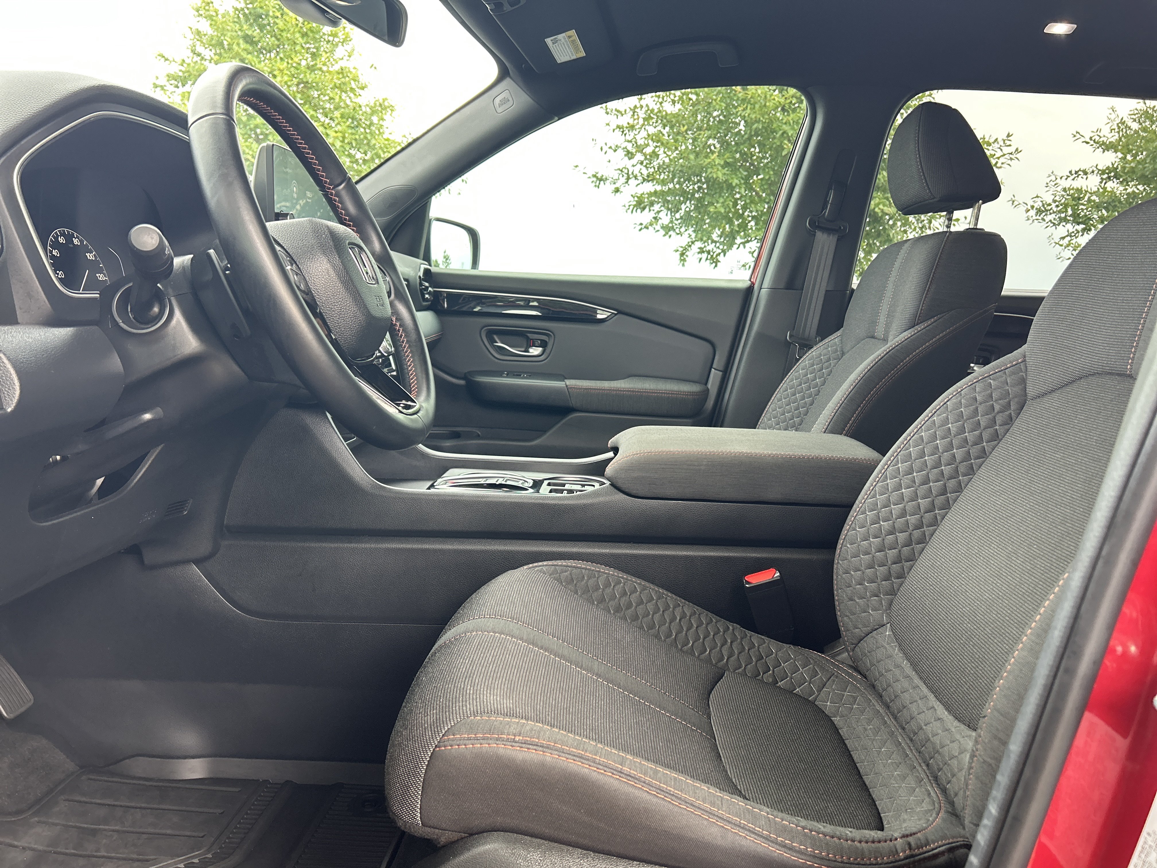 Used 2025 Honda Pilot Sport image 24
