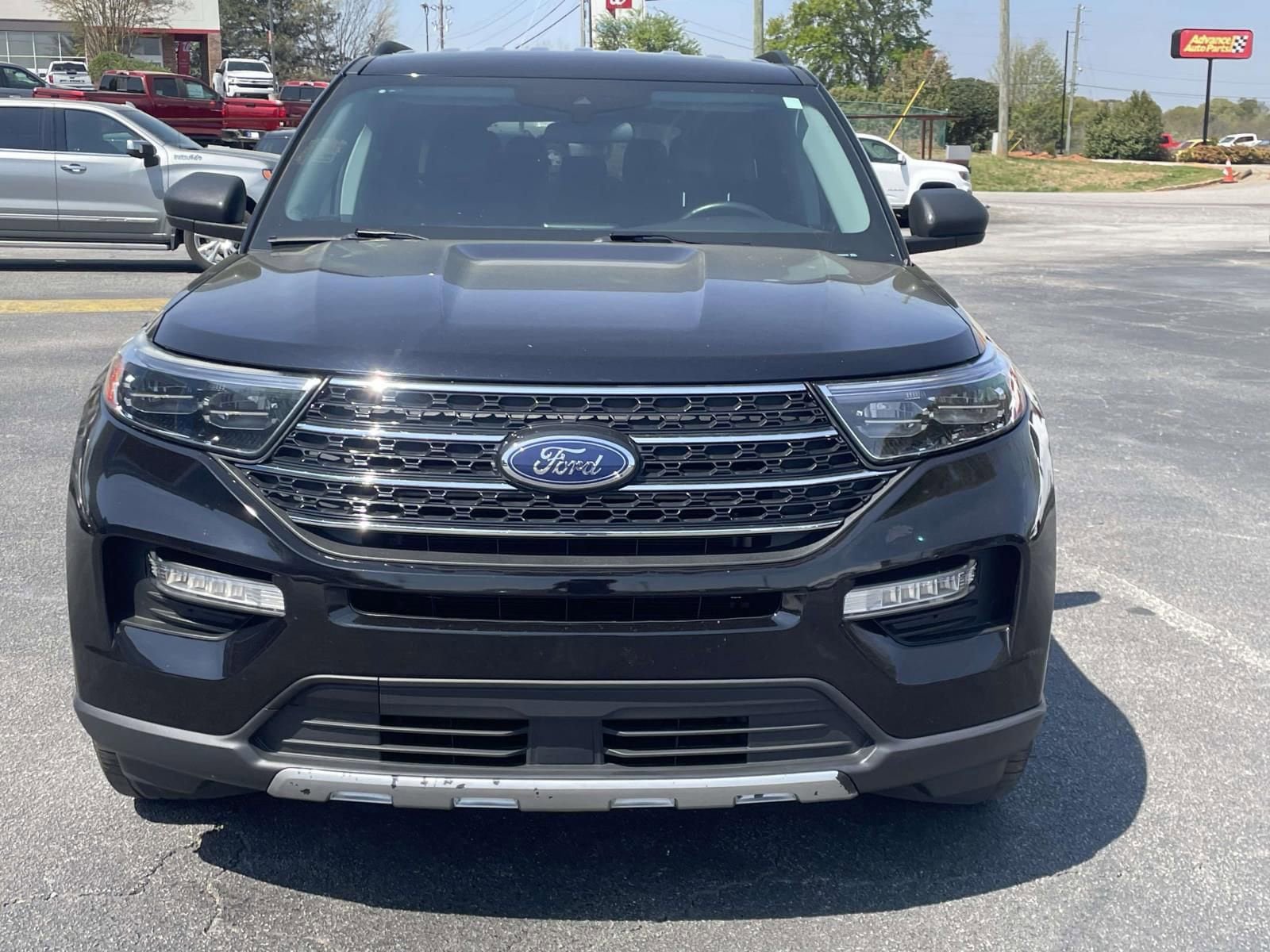 Used 2023 Ford Explorer XLT w/ Equipment Group 202A AWD/4WD image 9