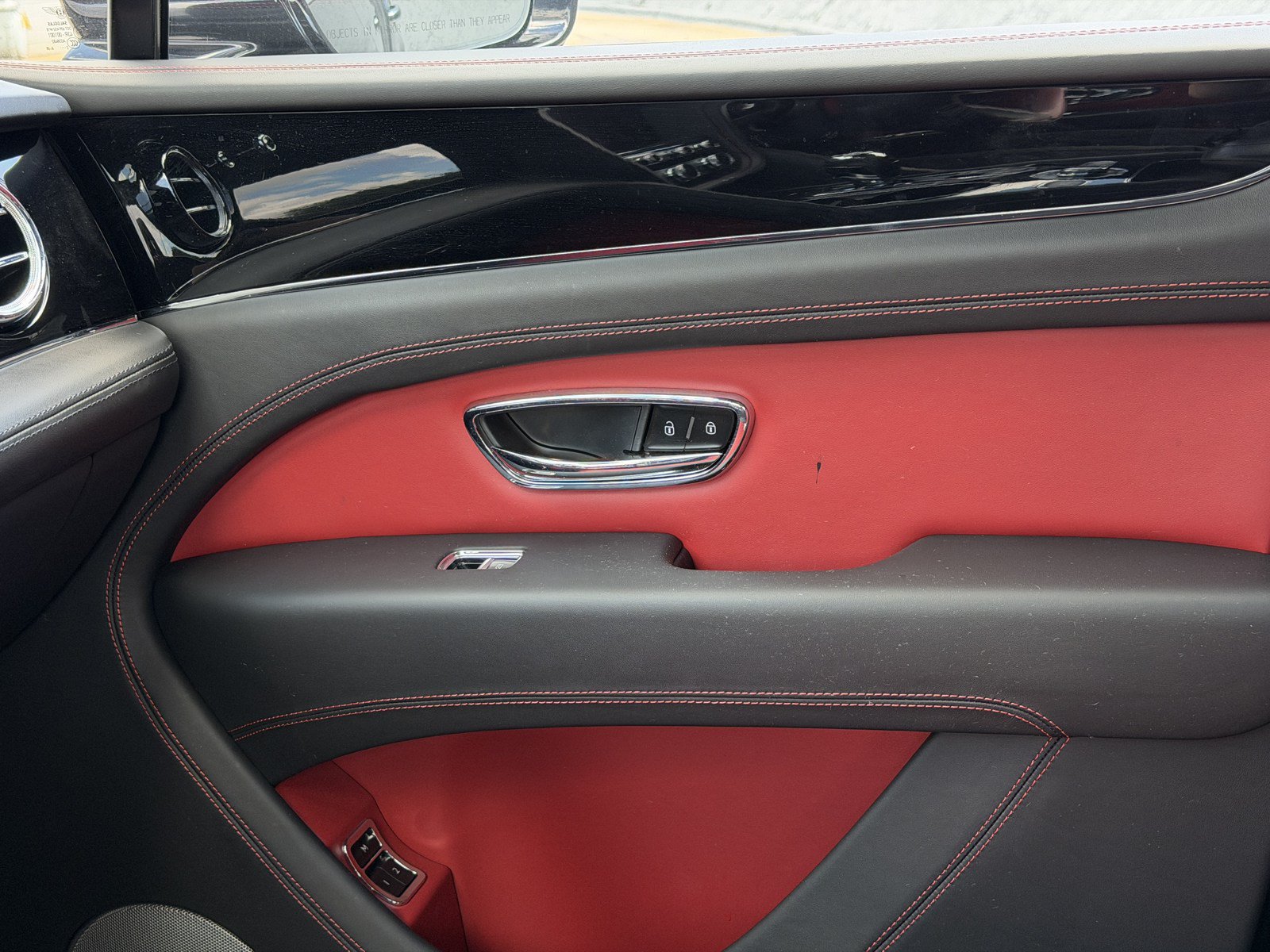 Certified 2023 Bentley Bentayga AWD/4WD image 29