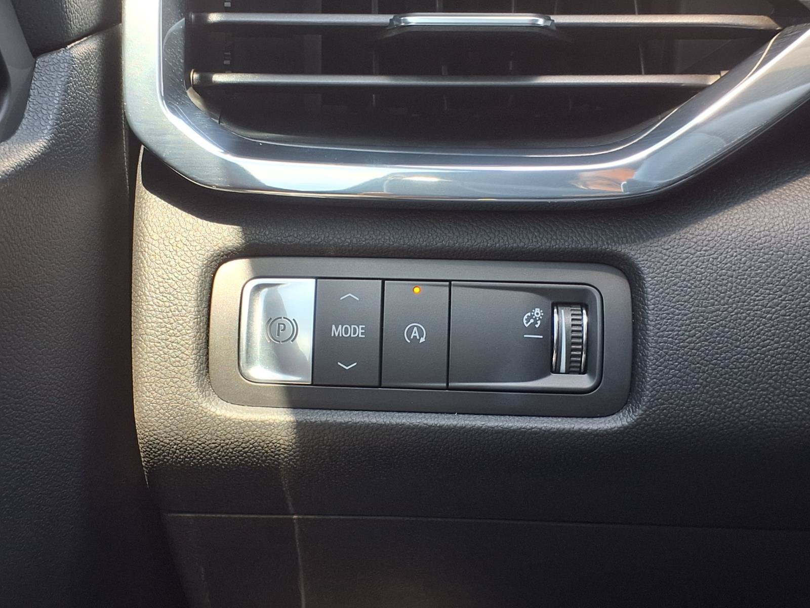 Used 2026 GMC Acadia Denali FWD image 25