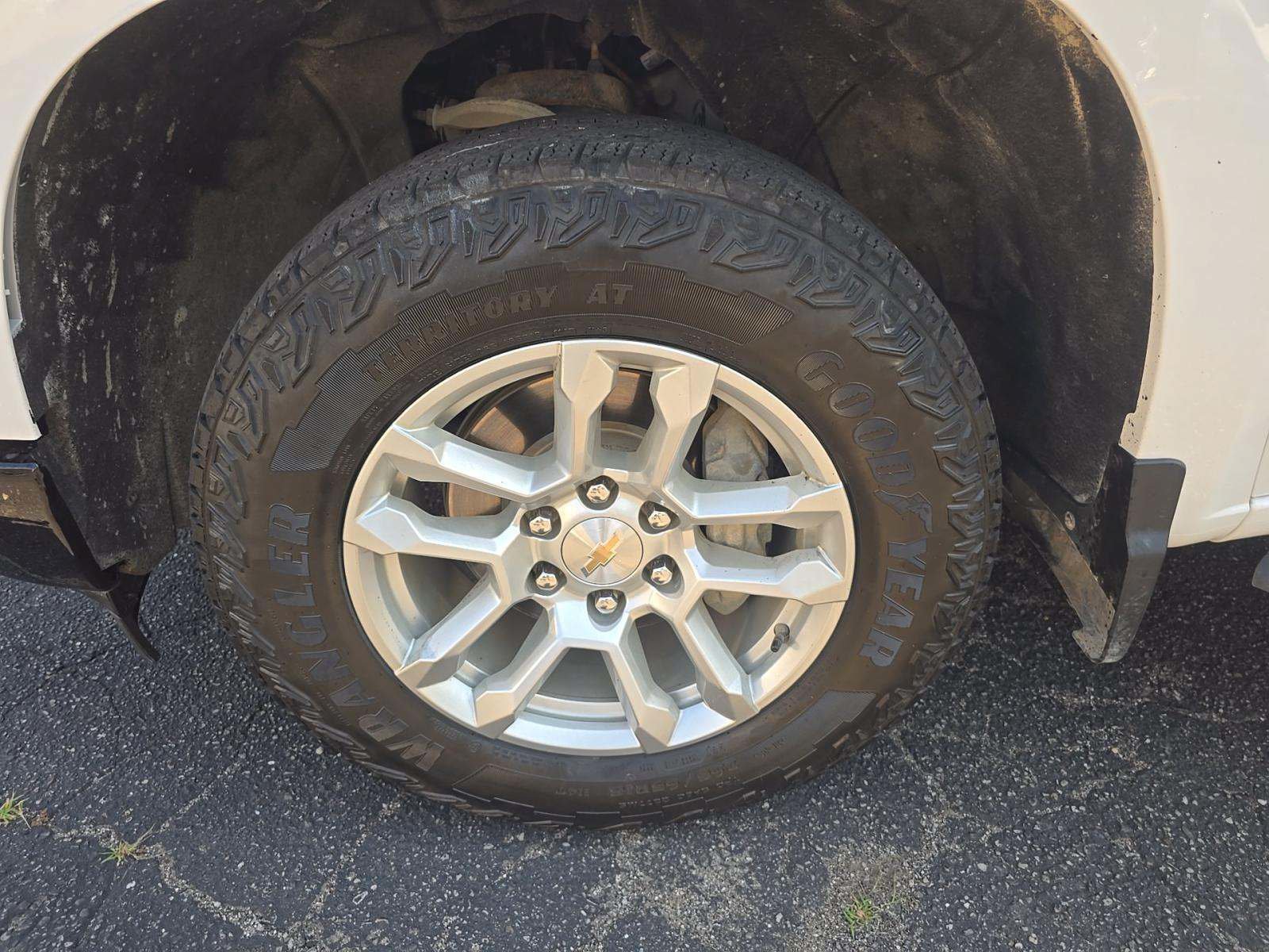 Used 2024 Chevrolet Silverado 1500 LT AWD/4WD image 41