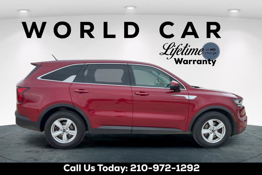 Used 2022 Kia Sorento LX image 2
