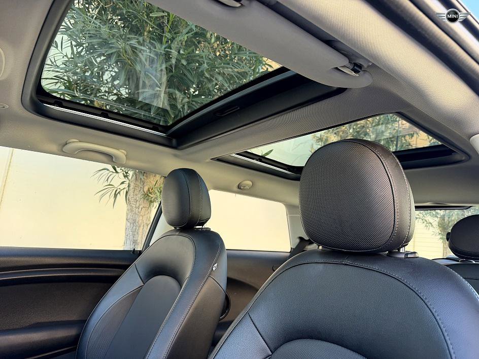 Used 2015 MINI Cooper 2-Door Hardtop image 16
