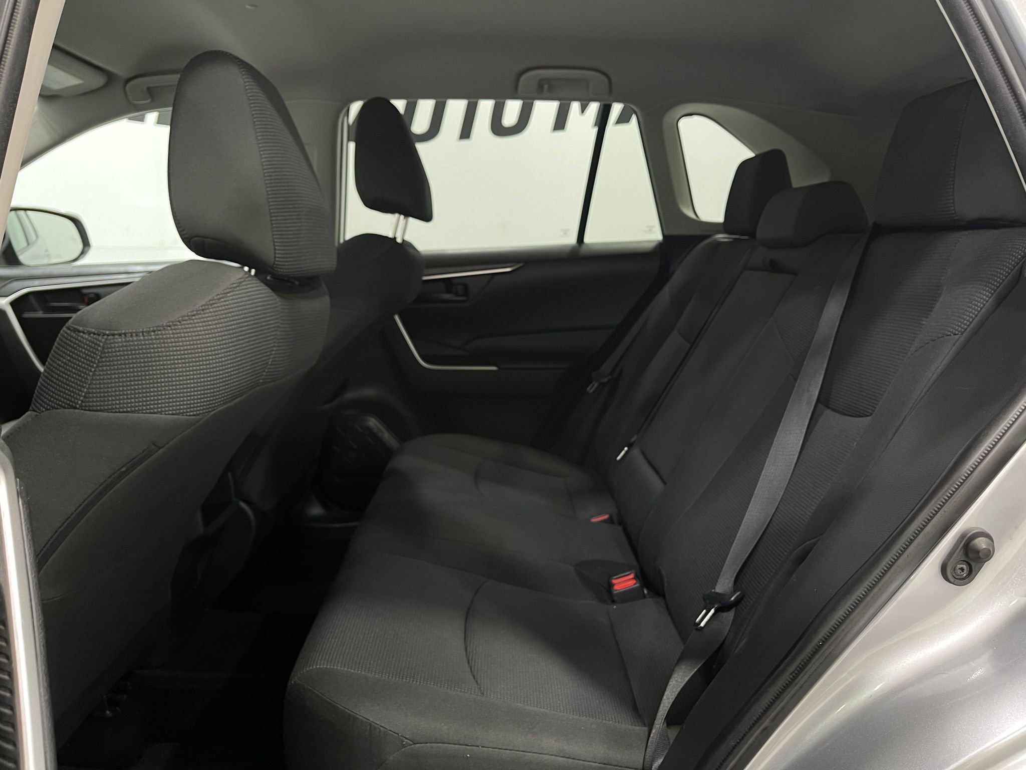 Used 2021 Toyota RAV4 LE w/ Carpet Mat Package (TMS) AWD/4WD image 28