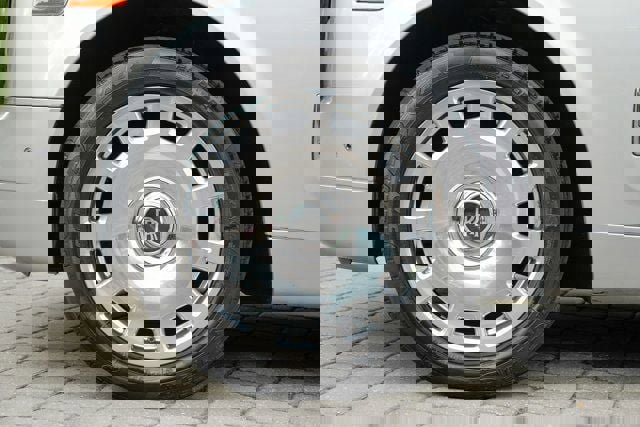 Used 2013 Rolls-Royce Phantom Sedan image 14