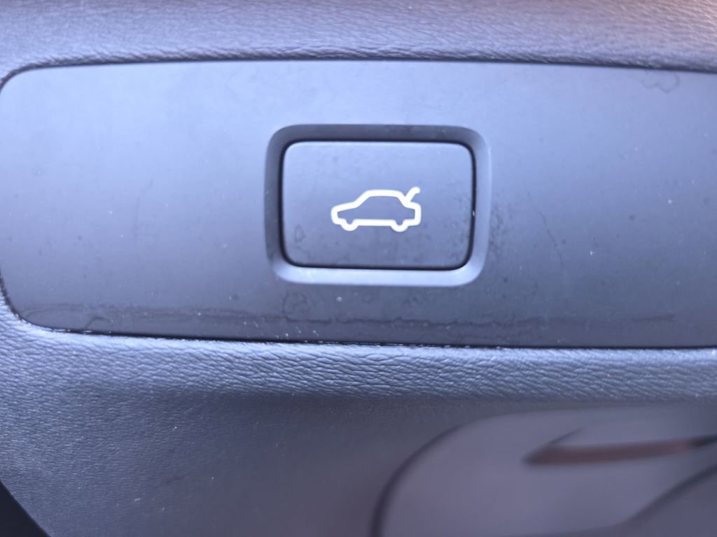 Used 2023 Volvo XC90 B6 Ultimate w/ Protection Package AWD/4WD image 29