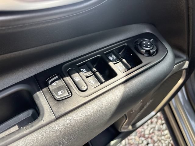 Used 2020 Jeep Renegade Limited w/ LED Lighting Group AWD/4WD image 17