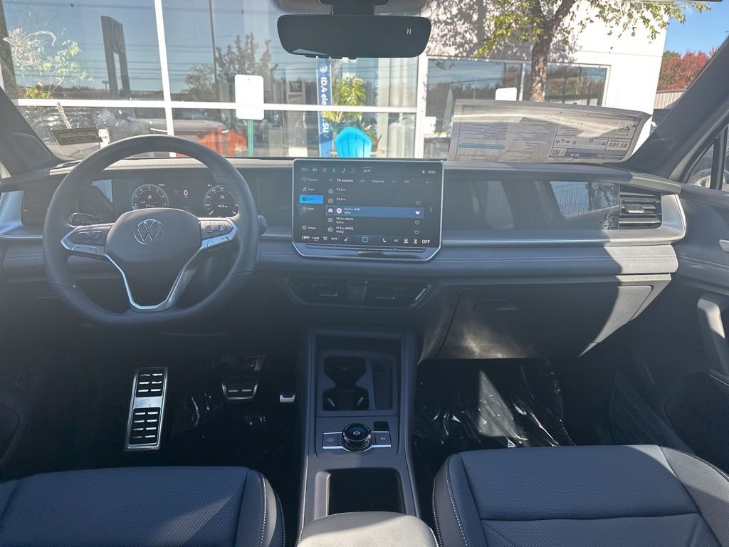 New 2025 Volkswagen Tiguan SE R-Line image 13