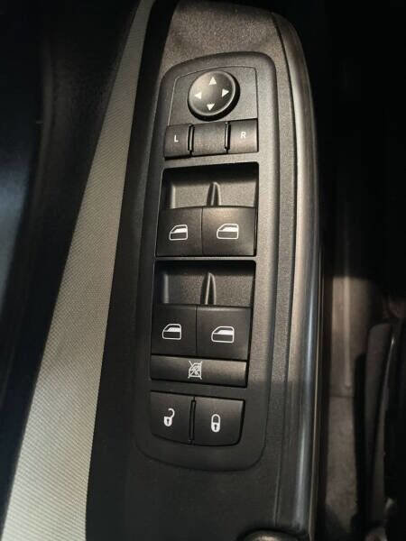 Used 2016 Jeep Cherokee Sport image 5
