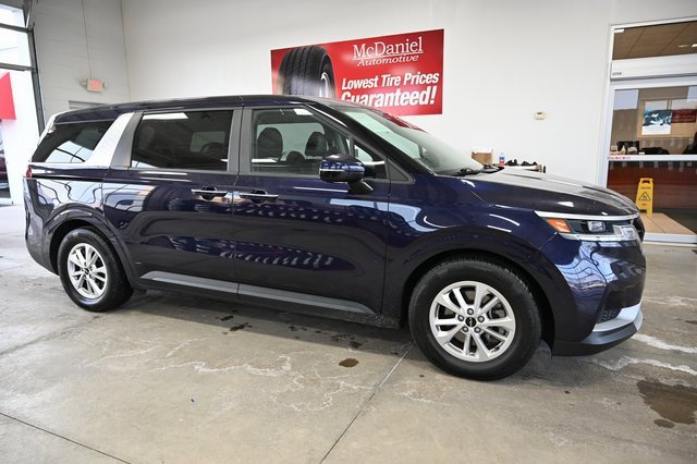 Used 2022 Kia Carnival LX image 4