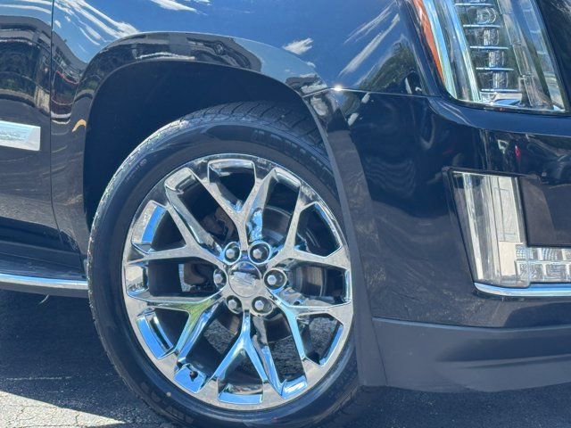 Used 2016 Cadillac Escalade Luxury AWD/4WD image 3