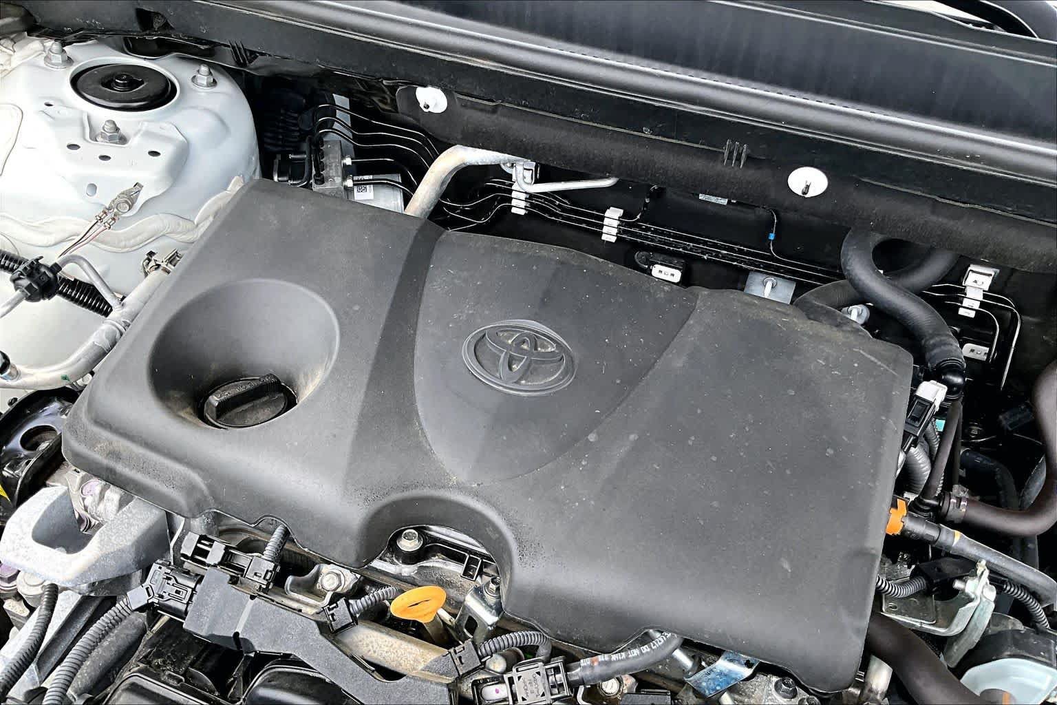Used 2025 Toyota RAV4 LE FWD image 31