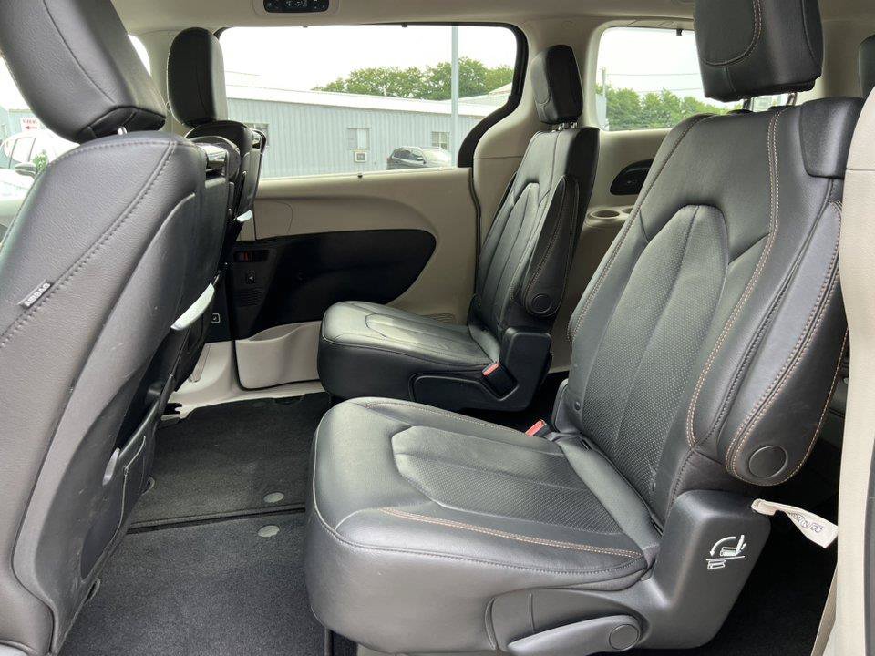 Used 2020 Chrysler Pacifica Touring-L Plus w/ Advanced Safetytec Group FWD image 5