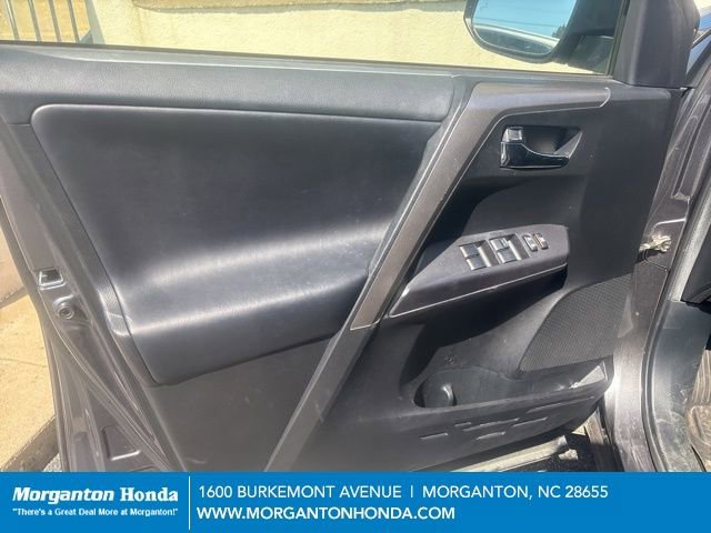 Used 2018 Toyota RAV4 XLE AWD/4WD image 15