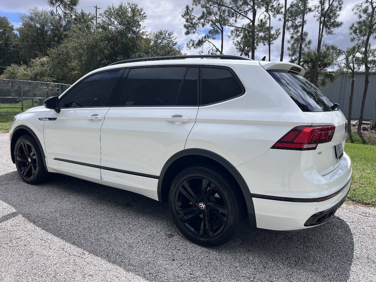 Used 2023 Volkswagen Tiguan SE R-Line FWD image 5
