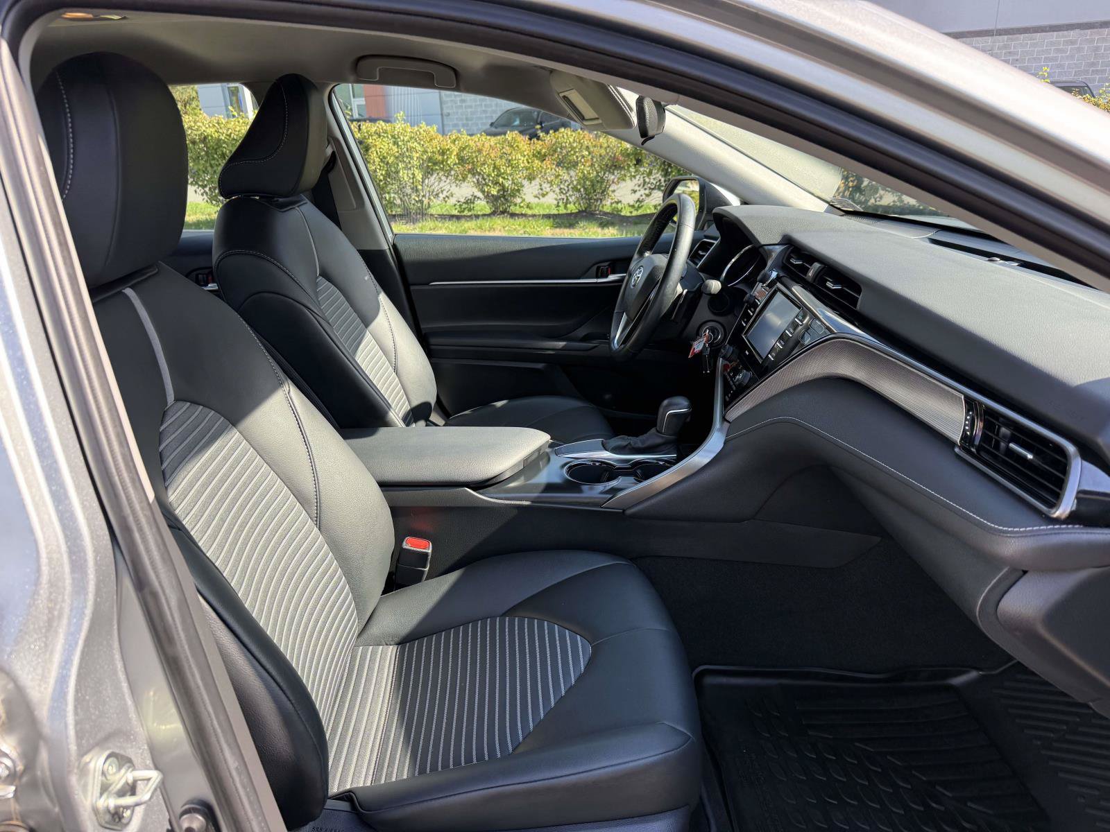 Used 2020 Toyota Camry SE FWD image 17