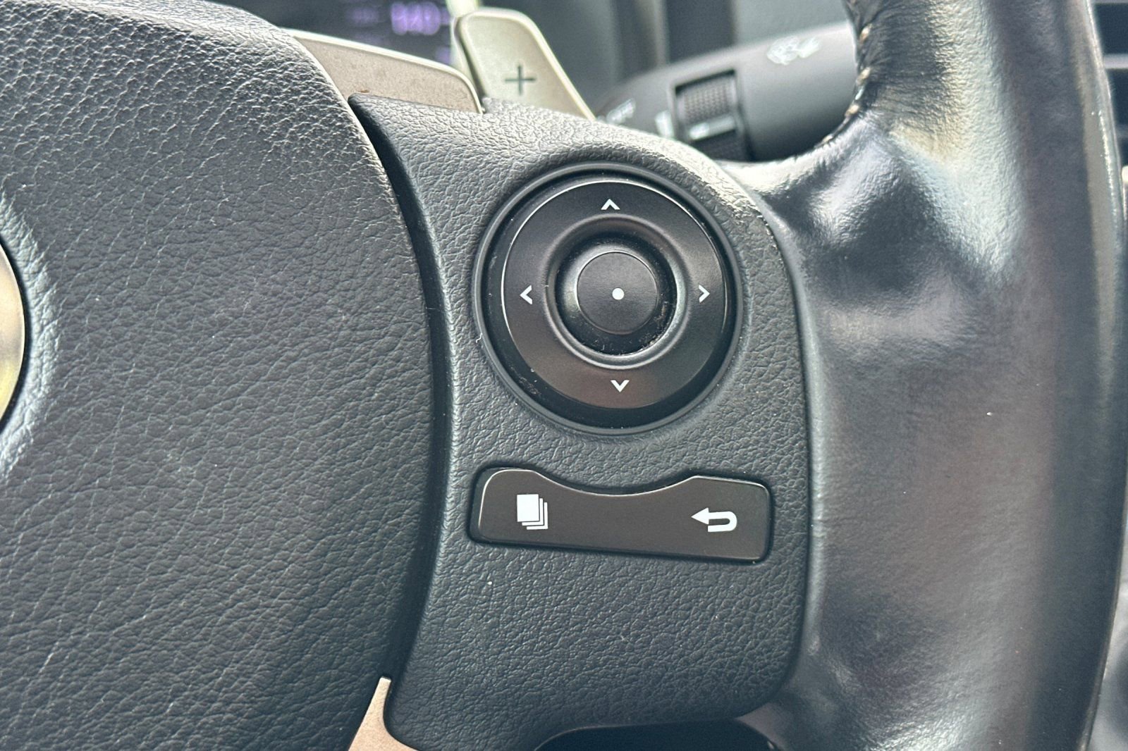 Used 2016 Lexus IS 200t image 31