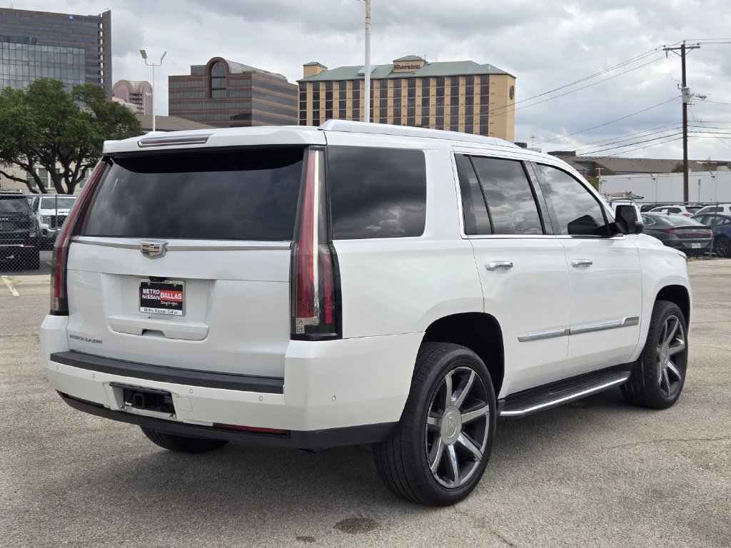 Used 2017 Cadillac Escalade Luxury AWD/4WD image 7