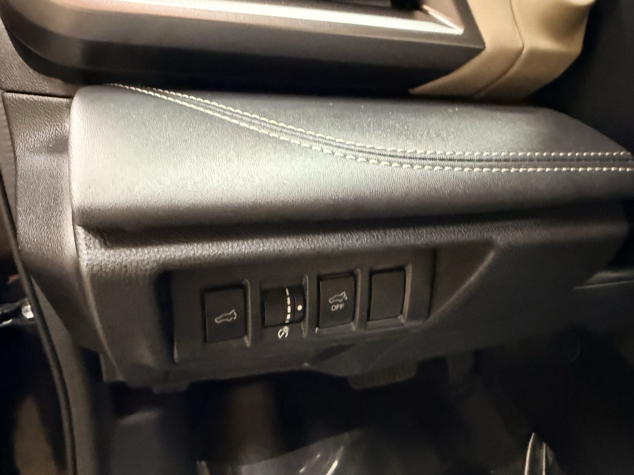 Used 2025 Subaru Outback Limited AWD/4WD image 11
