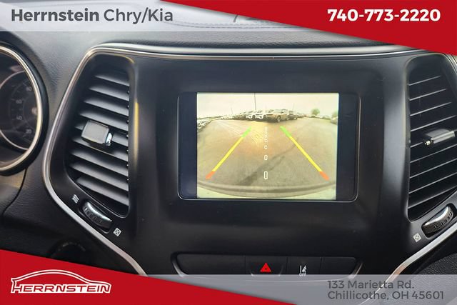 Used 2021 Jeep Cherokee Latitude w/ Mopar Interior Package AWD/4WD image 17