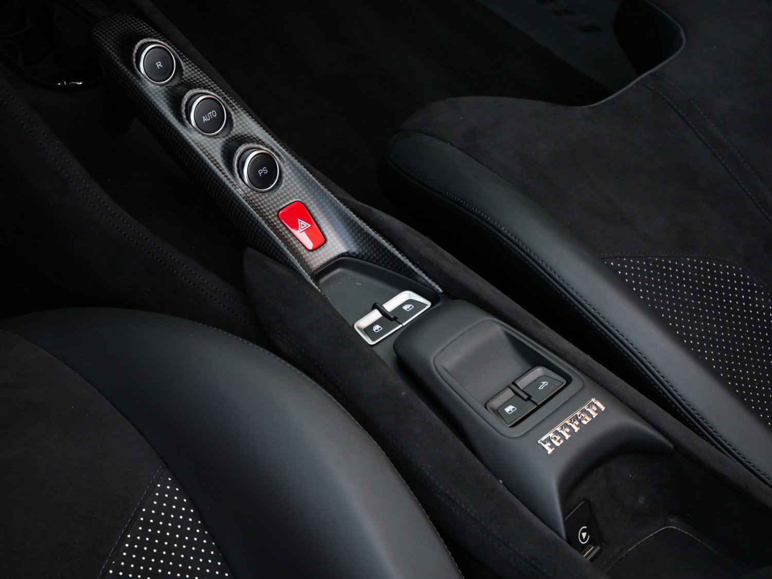 Used 2023 Ferrari F8 Tributo RWD image 18