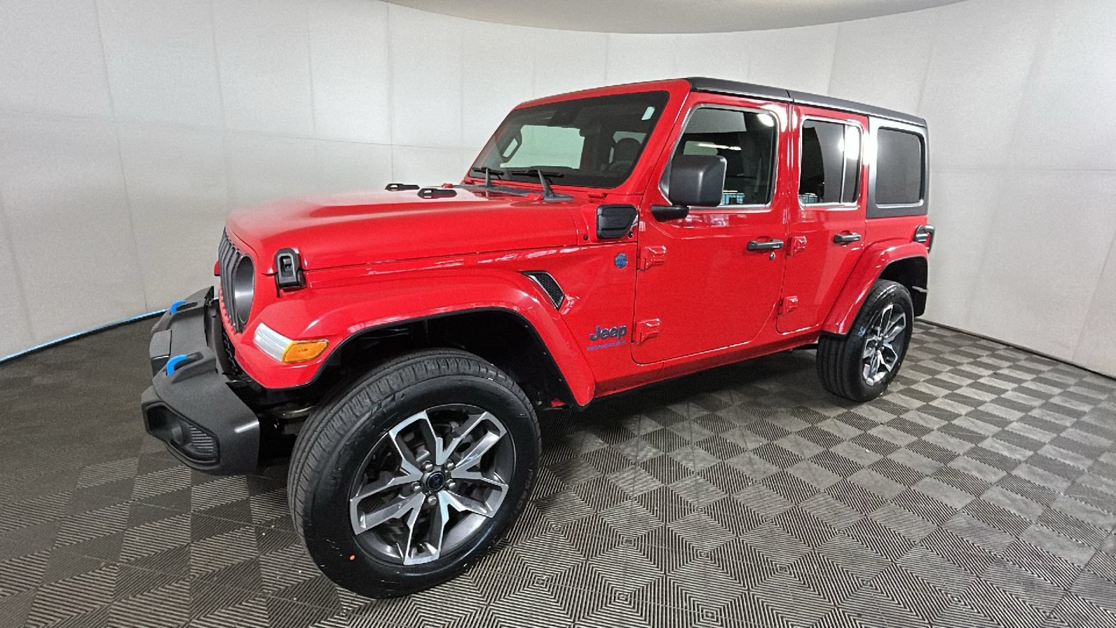 Used 2024 Jeep Wrangler Unlimited w/ Convenience Group AWD/4WD image 8