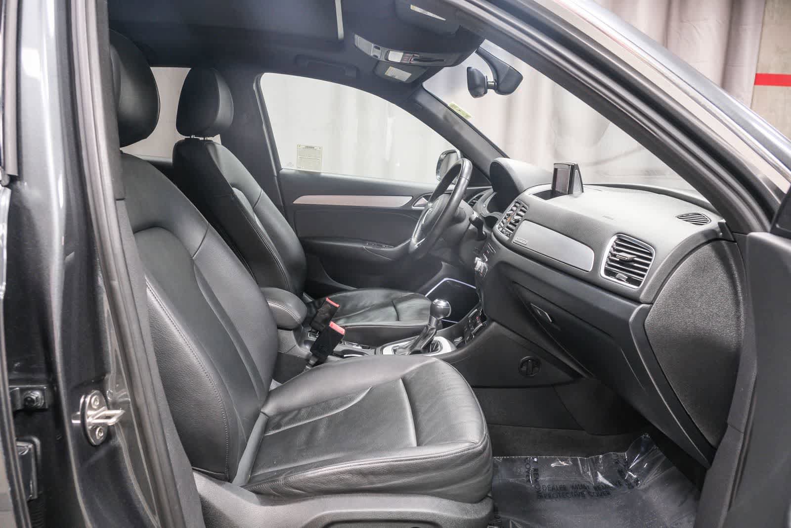 Used 2018 Audi Q3 2.0T Premium Plus w/ Premium Plus Package AWD/4WD image 22