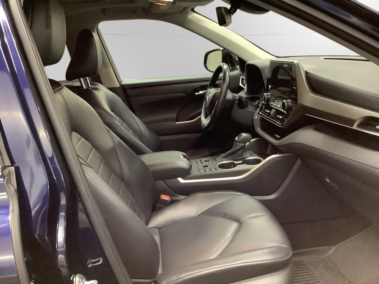 Used 2023 Toyota Highlander XLE image 15