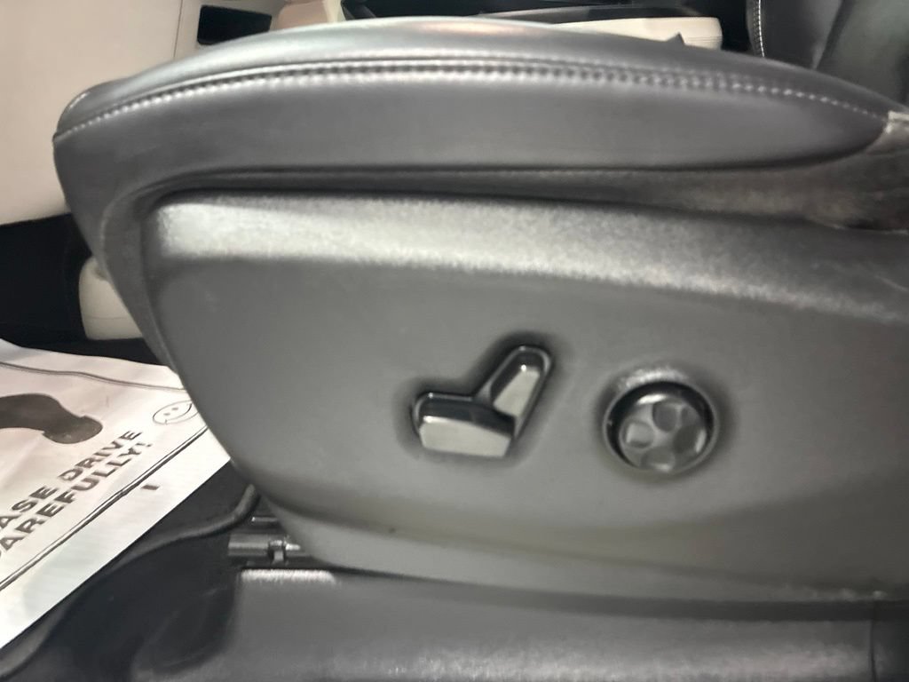 Used 2023 Chrysler Pacifica Touring-L FWD image 14