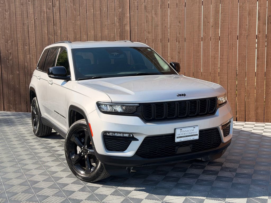 Used 2024 Jeep Grand Cherokee Limited w/ Black Appearance Package RWD image 13