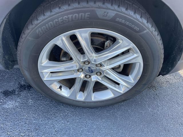 Used 2017 Ford Explorer XLT w/ Equipment Group 202A FWD image 2