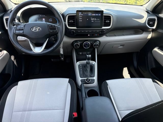 Used 2023 Hyundai Venue SEL FWD image 4