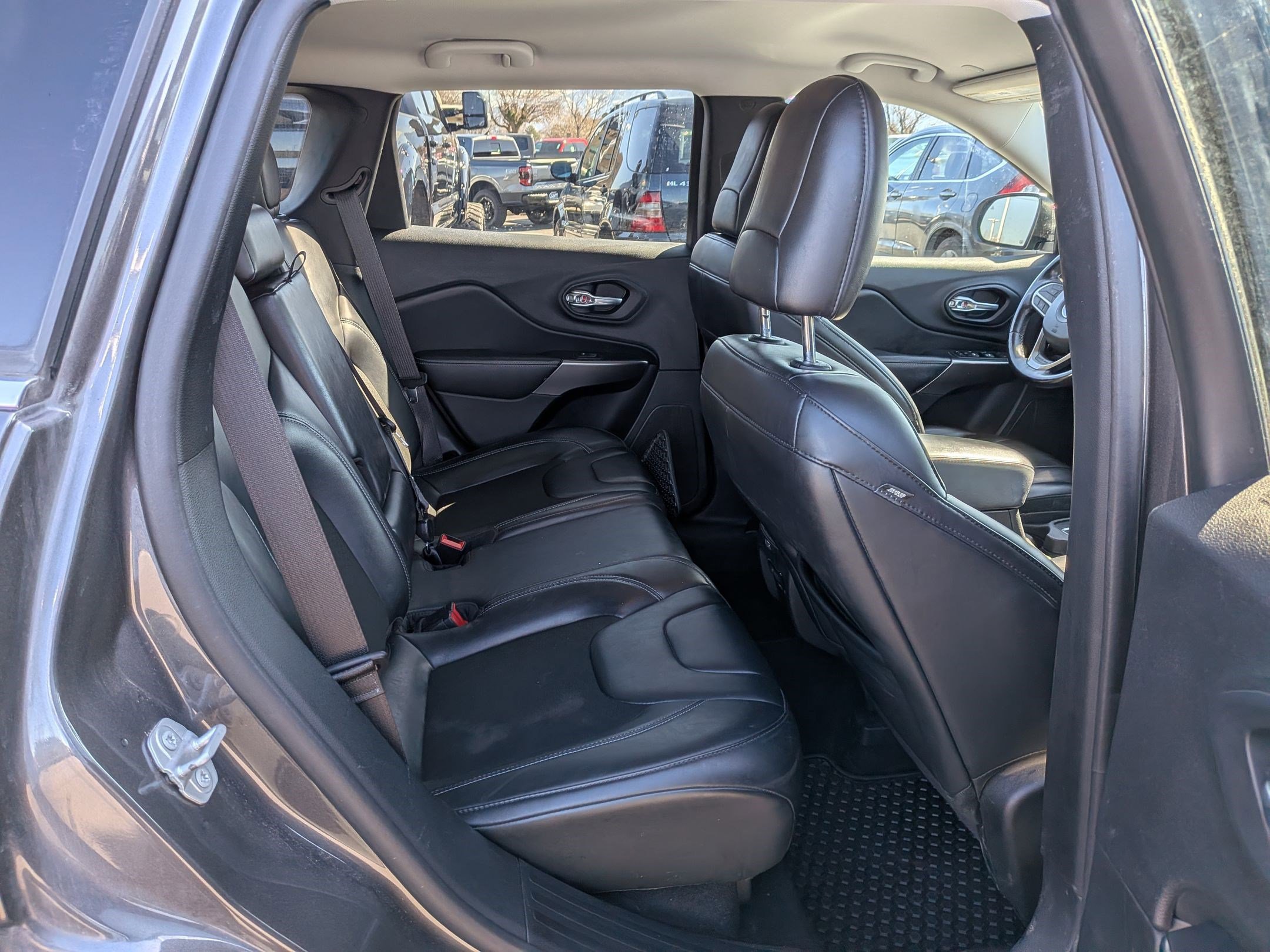 Used 2020 Jeep Cherokee Latitude Plus w/ Cold Weather Group image 31