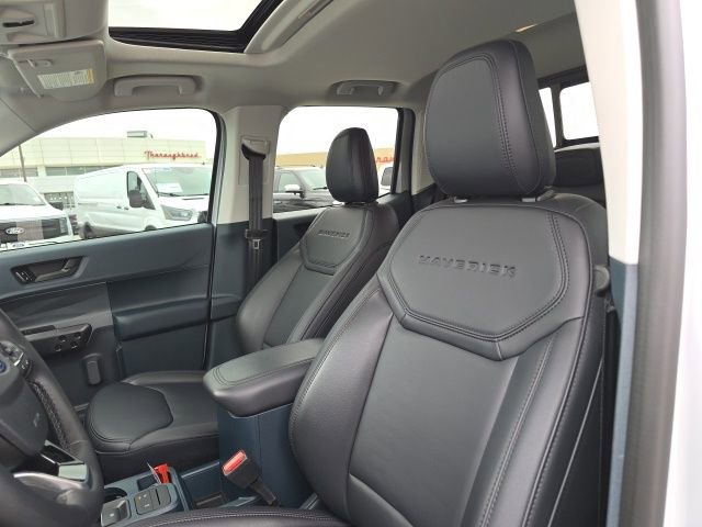 Used 2025 Ford Maverick Lariat w/ Black Appearance Package image 13