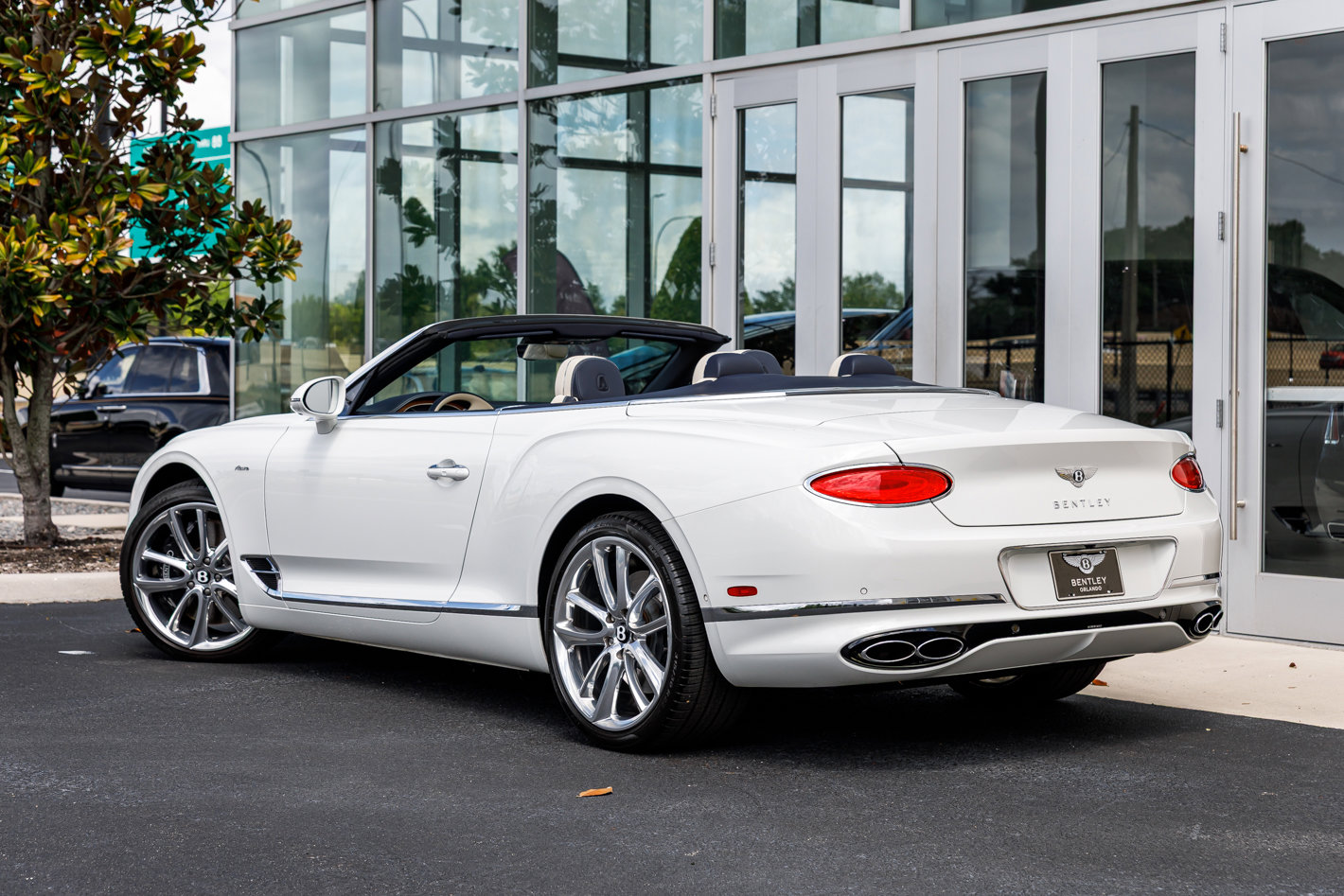 Used 2023 Bentley Continental GT Azure image 15