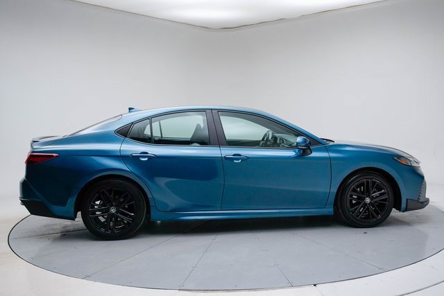 Used 2025 Toyota Camry SE image 12