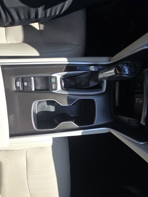 Used 2018 Honda Accord Touring image 16