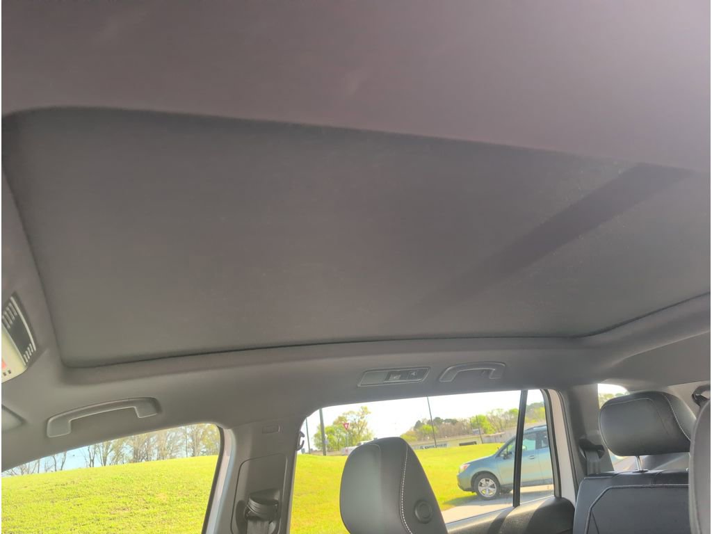 Used 2023 Volkswagen Tiguan SE R-Line image 27