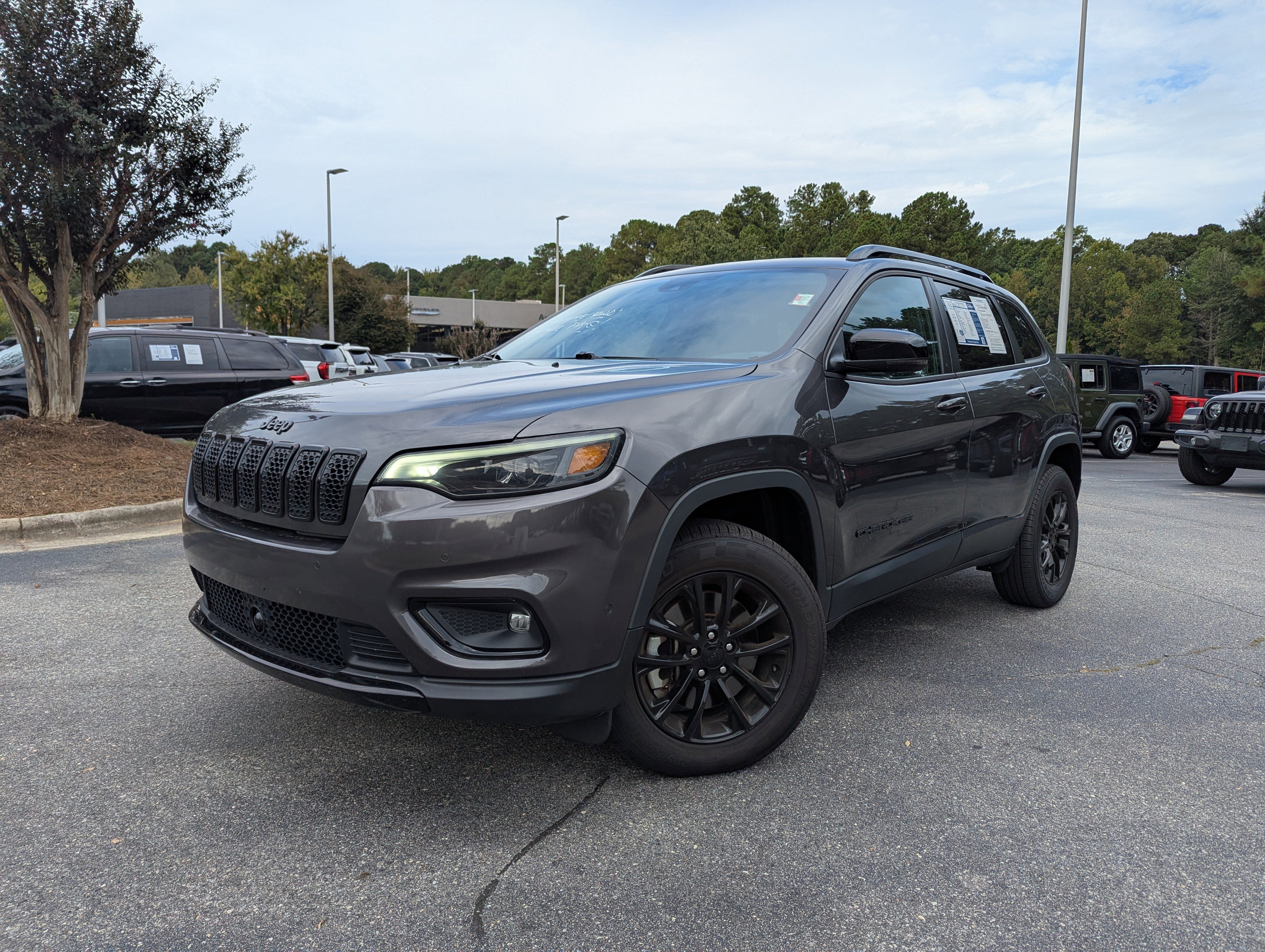 Used 2023 Jeep Cherokee Altitude Lux