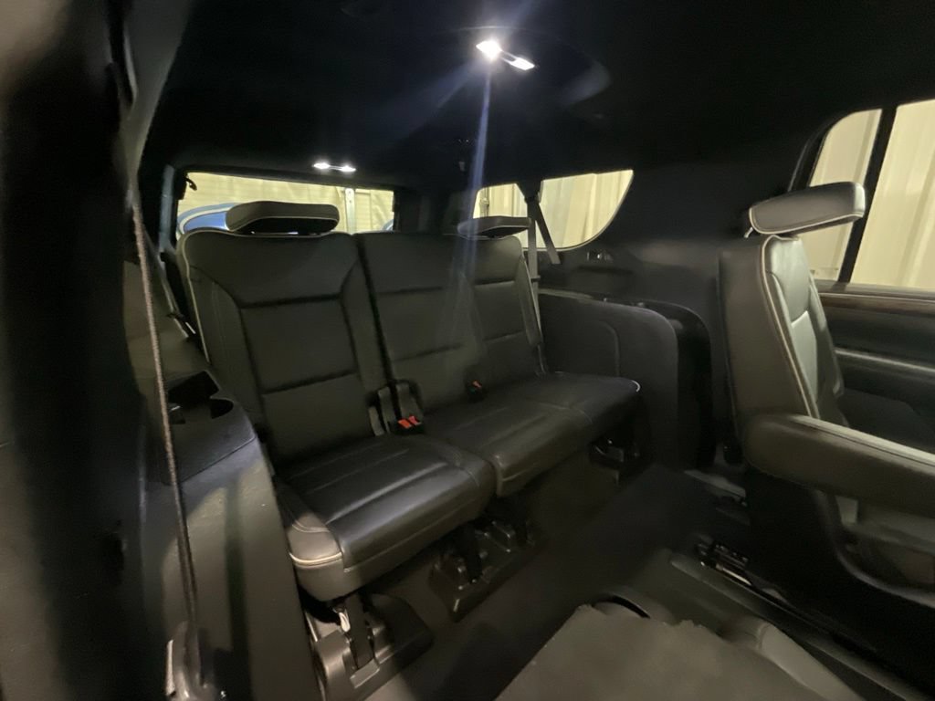 Used 2022 Chevrolet Suburban Premier RWD image 17