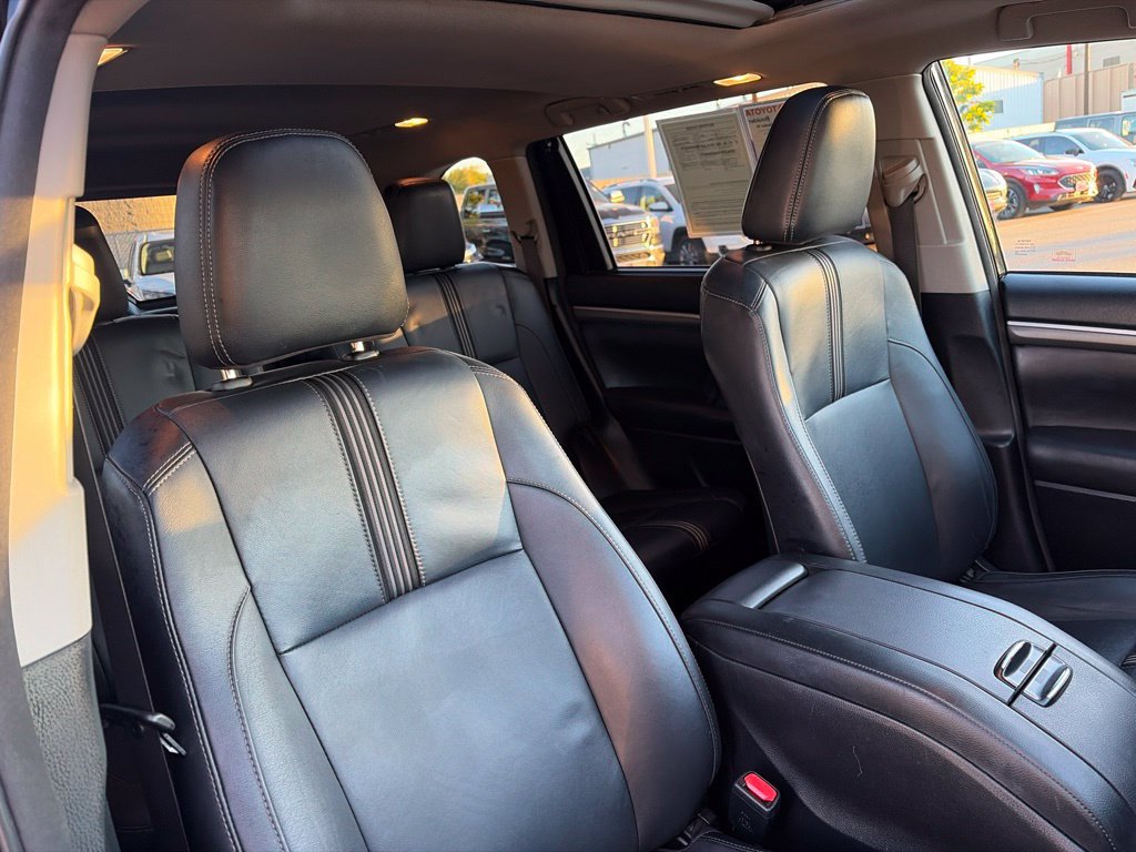 Used 2018 Toyota Highlander SE w/ Carpet Mat Package (TMS) AWD/4WD image 15