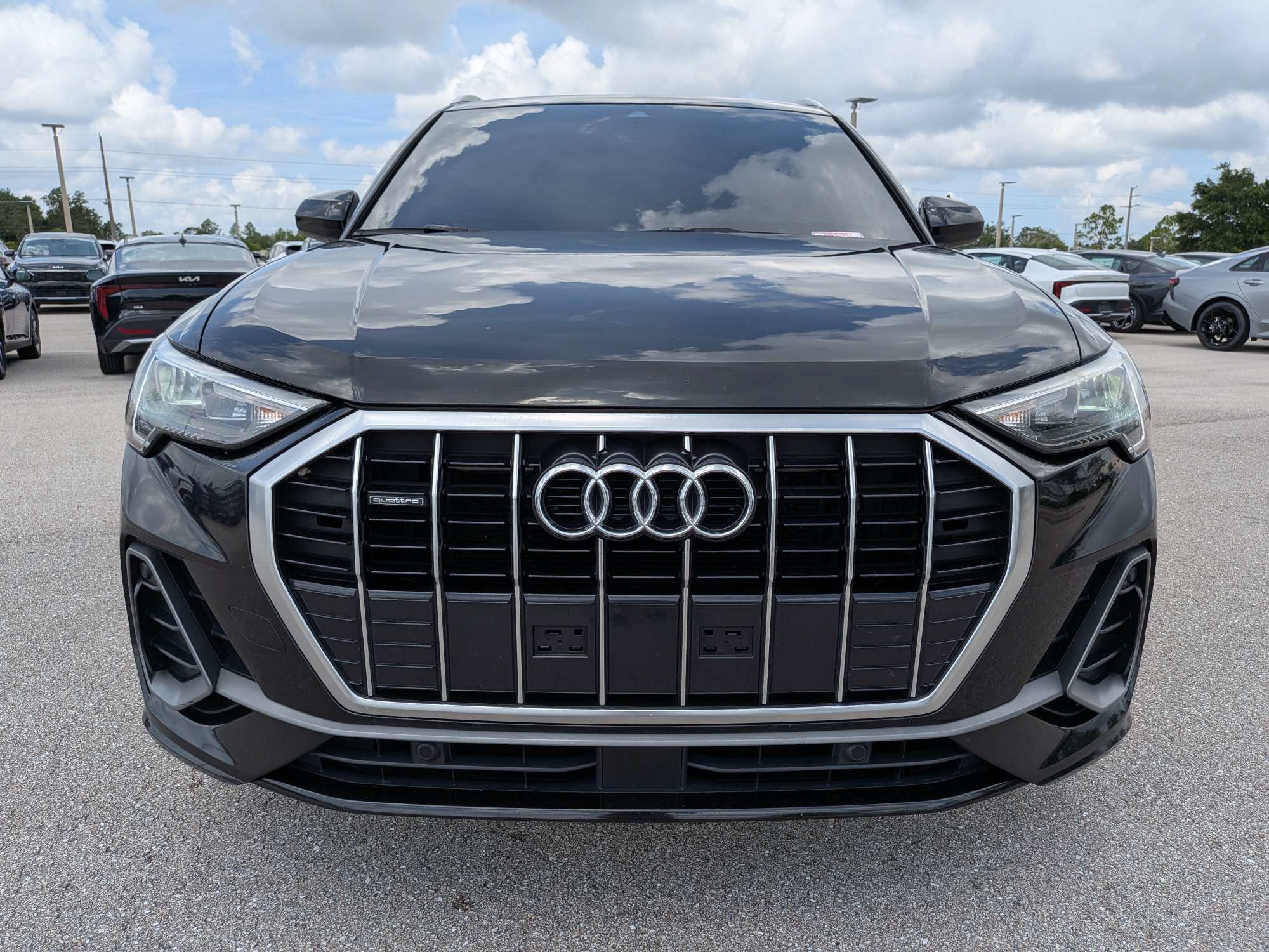 Used 2020 Audi Q3 2.0T Premium w/ Convenience Package AWD/4WD image 3