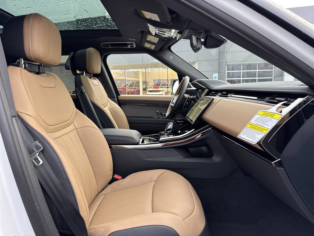 New 2025 Land Rover Range Rover Sport Dynamic SE AWD/4WD image 17