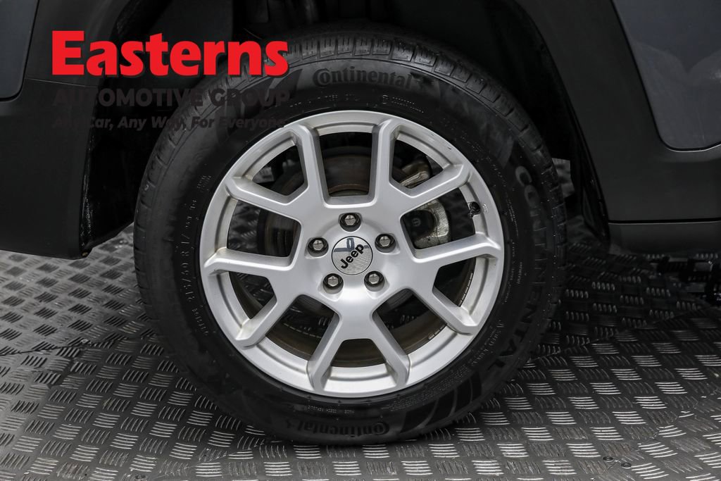 Used 2023 Jeep Renegade Latitude image 29
