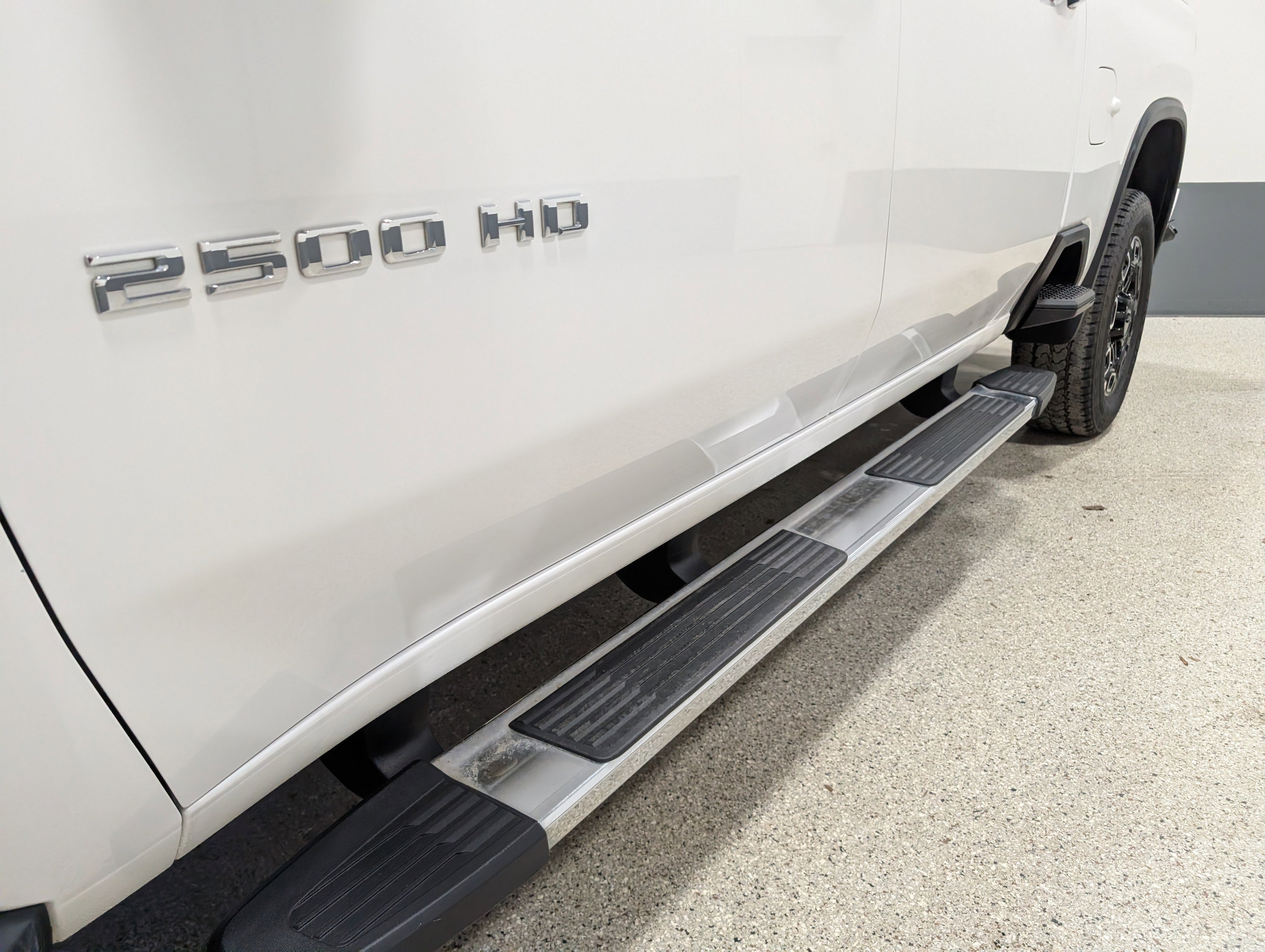 Used 2021 Chevrolet Silverado 2500 High Country w/ Technology Package AWD/4WD image 9